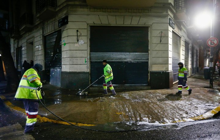 Desalojan a militantes frente al departamento de Cristina Kirchner en Constitución 2 Alonso llamó a "armonizar los derechos de manifestación con el derecho de los vecinos a vivir en tranquilidad" y remarcó que no se permitirá la instalación de estructuras fijas ni parrillas en el espacio público.