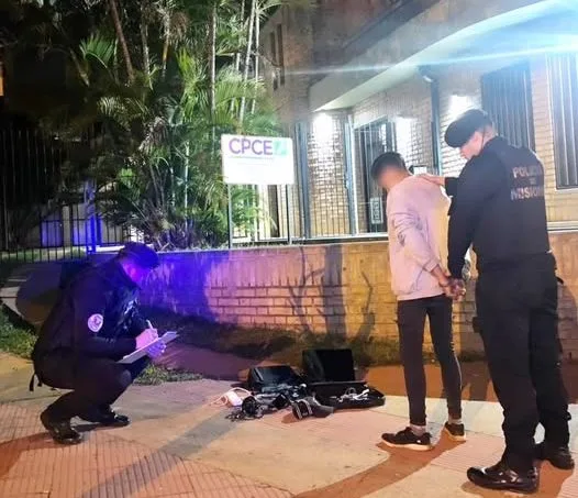 Oberá: joven con frondoso antecedente capturado robando en edificio céntrico detenido en obera e1750074411856 - 1