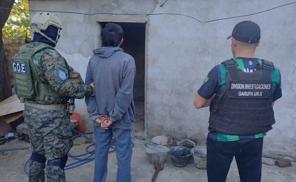 Posadas y Garupá: en megaoperativo desmantelan una red criminal con 26 detenidos 4 Gracias a los drones utilizados por la Policía, se frustraron varios intentos de fuga y se pudo avanzar con precisión en las detenciones. en Posadas y Garupá