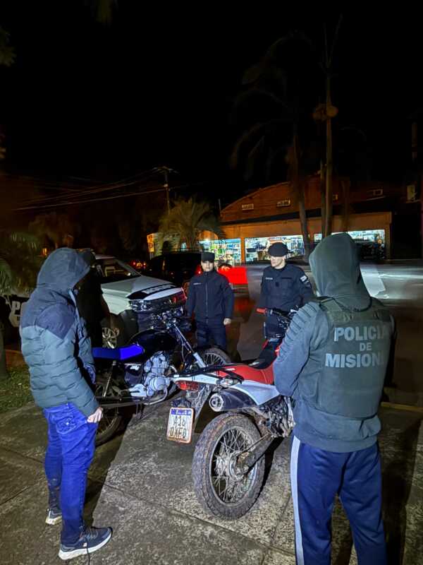 San Ignacio: capturaron a tres prófugos con frondosos antecedentes, uno era buscado por abuso sexual 1 Tres hombres con extensos antecedentes penales fueron detenidos este lunes por la Policía de Misiones durante un operativo realizado en una zona rural de San Ignacio