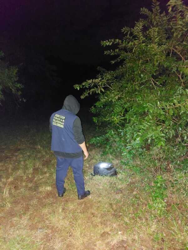 Misiones: droga para su pareja presa y casi 9 kilos abandonados en el monte 4 En Santa Ana, Misiones, la Policía encontró la droga abandonada