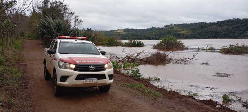El Soberbio: "Tenemos tiempo de trabajar y evacuar a las familias de la zona" sostuvo el intendente 16 el soberbio uruguay 4 1 - 15