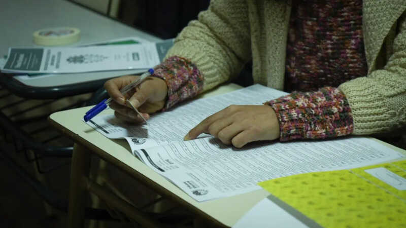 Comenzaron las elecciones en Formosa y Santa Fe con sistemas electorales distintos y alto interés político 5 La última votación en Santa Fe fue el 13 de abril, durante la elección de convencionales constituyentes, donde el oficialismo provincial Unidos logró el 35,33%, seguido por Más para Santa Fe con 14,76%, y La Libertad Avanza, con 13,97%.