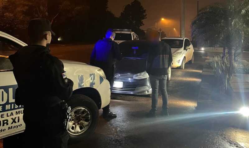 Ante la constatación de la irregularidad, los efectivos secuestraron el vehículo involucrado y procedieron a la detención del conductor, que fue trasladado a la dependencia policial correspondiente.
