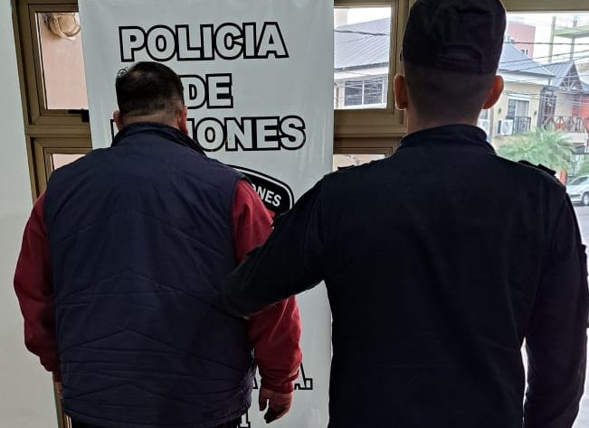 Posadas: secuestraron el vehículo usado por la banda que estafaba a jubilados con falsos préstamos 1 La Policía de Misiones logró capturar este fin de semana a otro estafador que era parte de una banda delictiva que operaba en la ciudad de Posadas