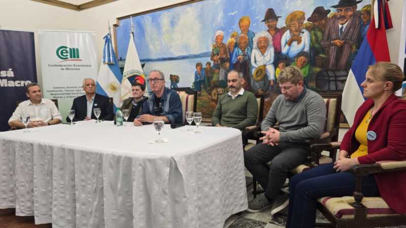 Fachinello junto al gobernador Passalacqua y el ministro Safrán en el lanzamiento del Ahora PyME