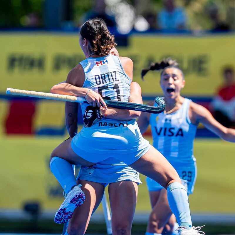 Antes del cierre del primer cuarto, María Ortiz capturó una pelota suelta en el área rival y definió con precisión para establecer el 1-1 de Las Leonas