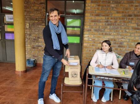 Diego Hartfield: “Es un día muy especial, invitamos a todos a participar y expresarse” Diego Hartfield de La Libertad Avanza logró el segundo lugar, siendo la primera elección de los mileistas en Misiones