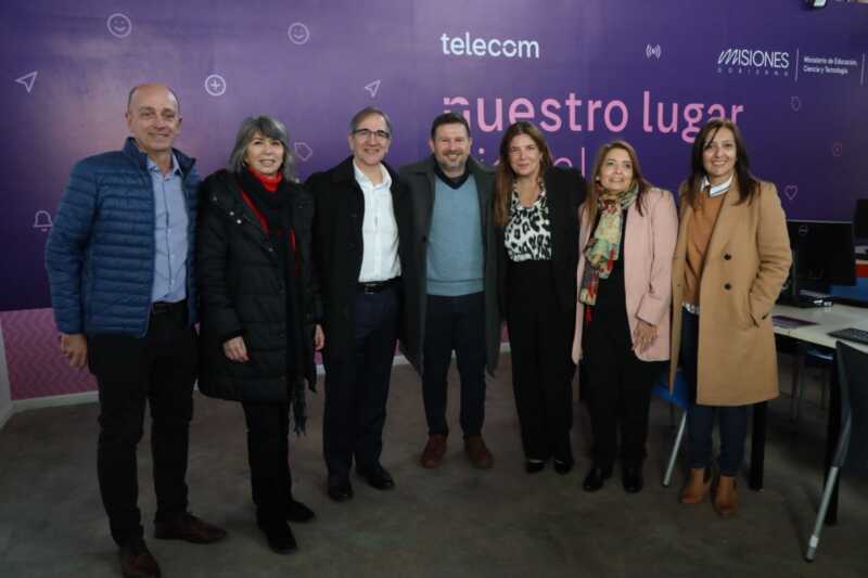 Telecom inauguró “Nuestro Lugar Digital” en Misiones 1 Rodolfo Assmann, Claudia Gauto, Pedro López Matheu, Ramiro Aranda, Susana Menendez encabezaron el acto como representantes de Telecom y el Gobierno Provincial