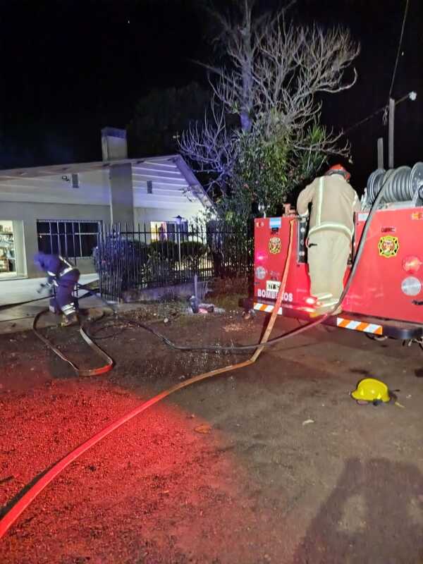 Despistes y siniestros en Misiones: rápido accionar de la policía y los bomberos 6 incendio bomberos 2 - 5