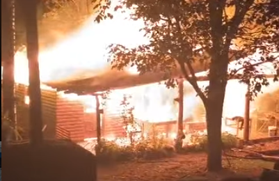 Una vela encendida habría provocado un feroz incendio en una vivienda de Iguazú incendio iguazu - 2