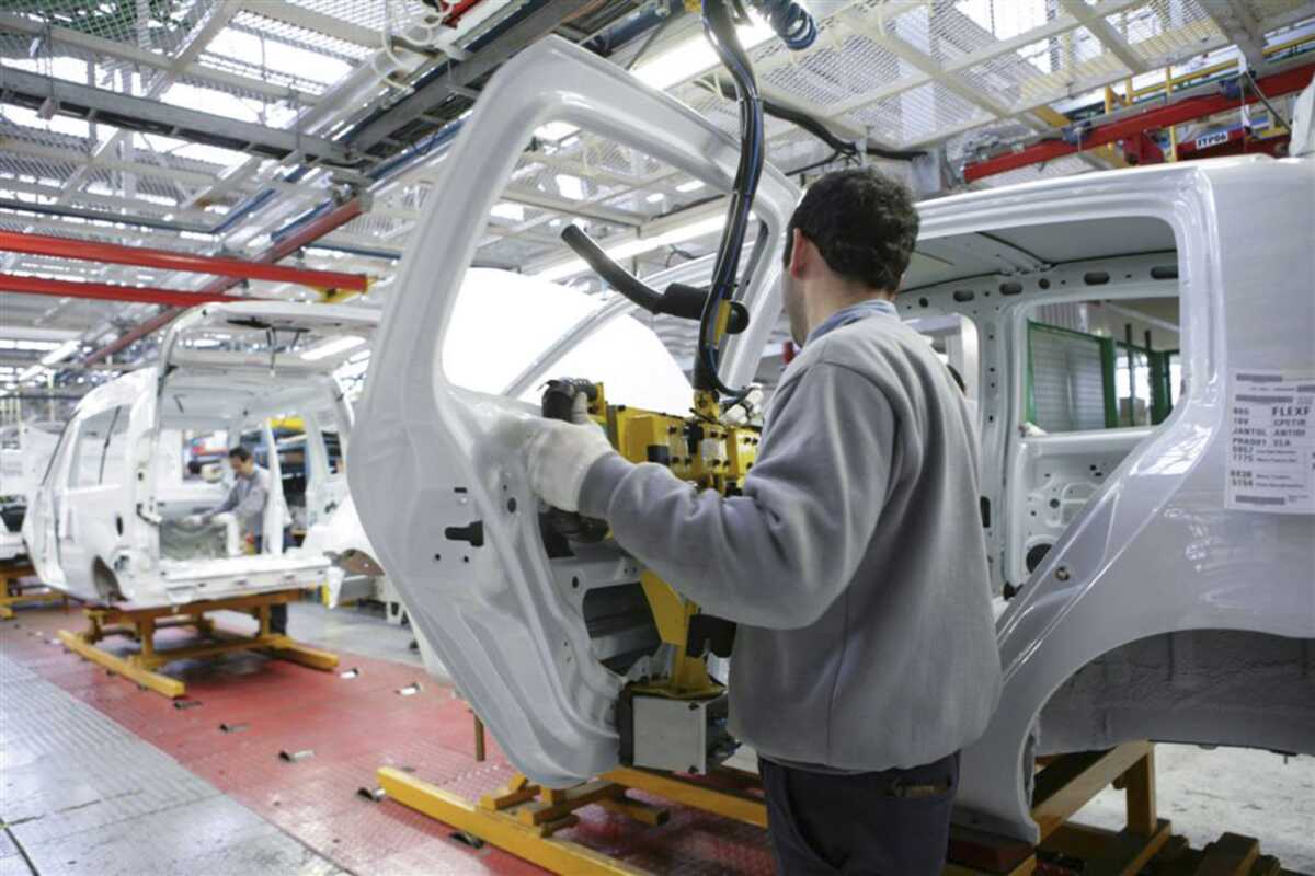 La industria automotriz mostró un repunte, ubicándose en 56,8%, atribuido a un mayor volumen de fabricación por parte de las terminales.