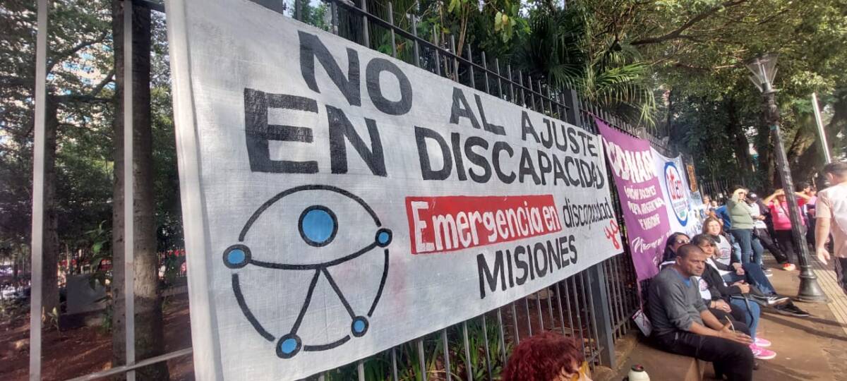 Jubilados docentes denuncian que el blanqueo del FOPID no se refleja en sus haberes 3 jubilados docentes 1 - 2