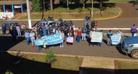 “Esto no puede pasar nunca más”: llaman a otra movilización en Santo Pipó por la tragedia en Ruta 12 Vecinos, familiares de las víctimas y autoconvocados se concentraron frente a la ex terminal de ómnibus y marcharon hacia la Municipalidad de Santo Pipó
