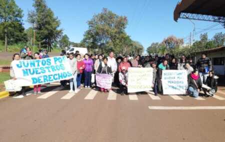 Movilización en Santo Pipó luego de la tragedia en ruta 12: la intendenta Acuña no los recibió Este lunes, la comunidad de Santo Pipó protagonizó una movilización masiva sobre la Ruta Nacional Nº 12