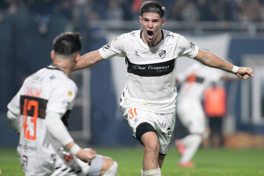 El primer apuntado es Marco Pellegrino, defensor central argentino cuyo pase pertenece al Milan de Italia, pero que actualmente se desempeña en Huracán