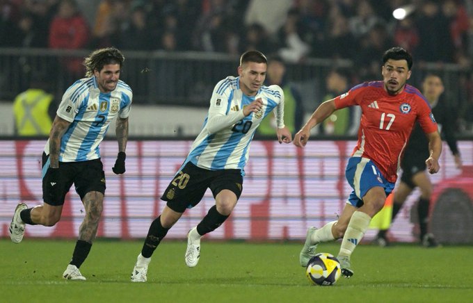 Con esta victoria, la Selección dirigida por Lionel Scaloni alcanzó los 34 puntos en 15 partidos, consolidando el primer puesto en la tabla de las Eliminatorias CONMEBOL rumbo al Mundial de 2026.