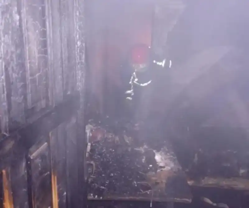 Incendio en edificio de alquileres y en una vivienda dejó varias familias damnificadas en Puerto Iguazú 4 md 5 1 - 3