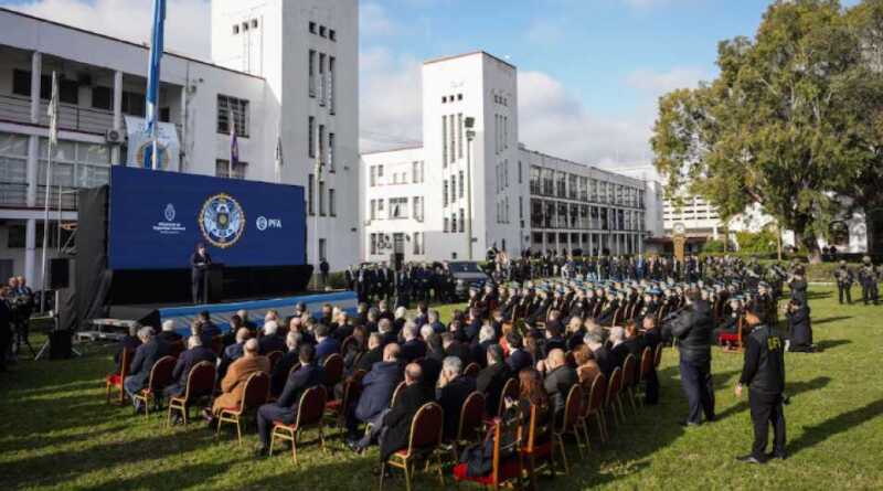 El gobierno presentó el plan para crear un FBI argentino 3 Milei y Bullrich presentaron la nueva Policía Federal