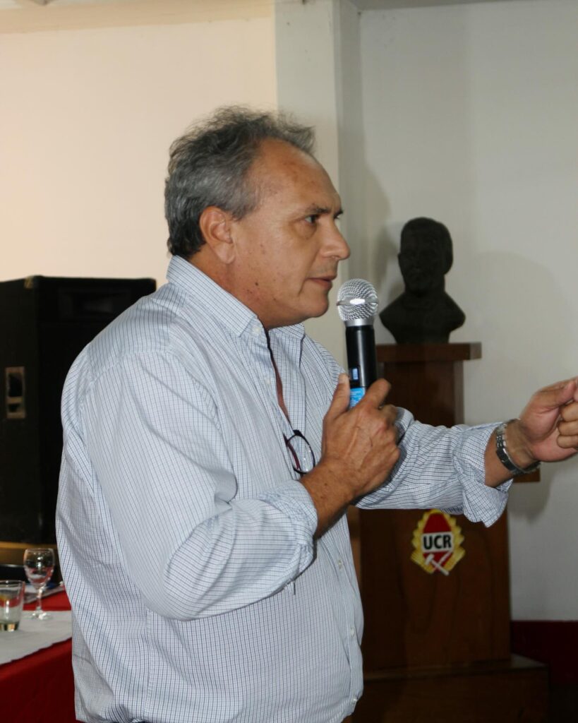 Fracaso de la UCR en Unidos por el Futuro: Walter “Chiquitín” Molina reconoció la pobre elección 5 El ex diputado Walter "Chiquitin" Molina quedó al frente de la renuncia en un corrimiento de lista tras la renuncia al partido de Rodrigo de Arrechea