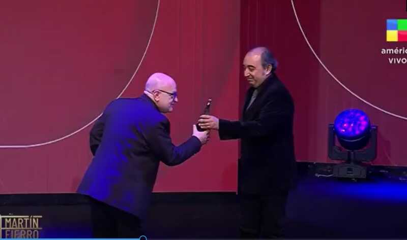 "Quiero saludar y felicitar, y agradecer al señor Luis Ventura, a APTRA, por haber generado estos premios y por defender los premios en general a los artistas”, dijo Ivan Moschner al iniciar su discurso