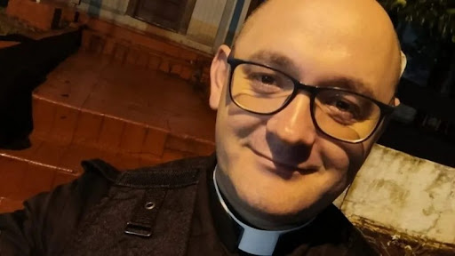 Renunció un capellán de la Policía de Misiones: “La misión ha culminado” nestor fabian padre - 2
