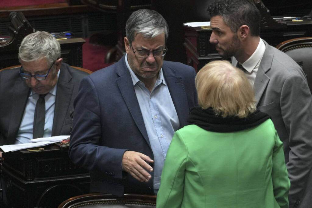 Fuerte revés para el Gobierno: Diputados aprobó aumento de jubilaciones, suba del bono y prorrogó la moratoria 3 La oposición reunió el número de votos suficientes para aprobar la suba de jubilaciones
