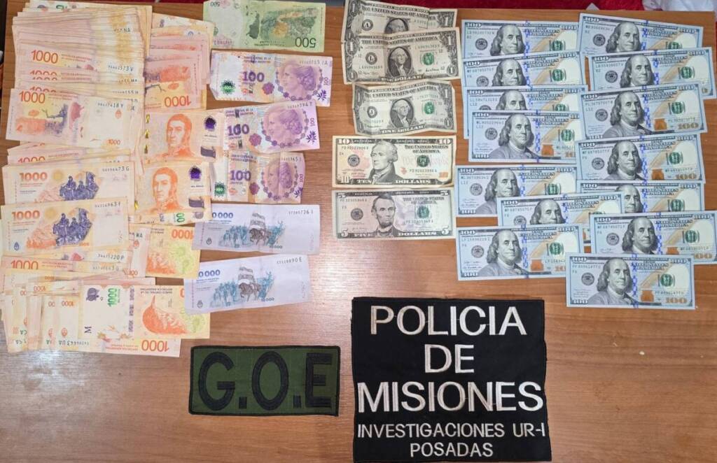 Capturan al motochorro “Oreja” y desarticulan parte de su banda en Posadas 4 En uno de los domicilios fue capturado “Oreja” y se incautó una motocicleta Motomel S2 azul, presuntamente utilizada en los ilícitos, además de 1.418 dólares y 98.000 pesos en efectivo.