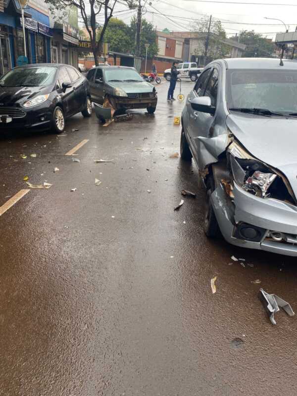 El choque se registró un siniestro vial en la intersección de avenida San Martín y calle Pellegrini, en la localidad de Puerto Rico 