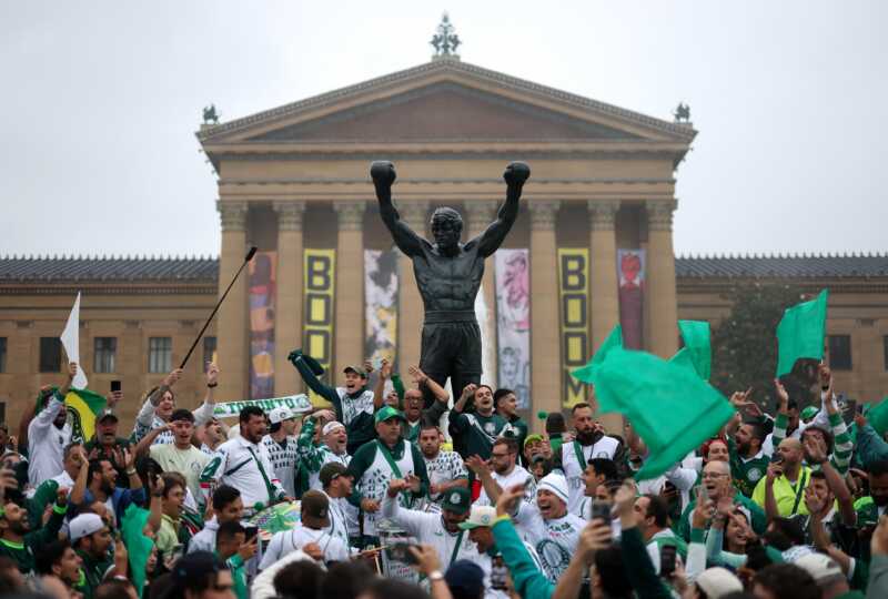 Los hinchas de Palmeiras y el festejo en la estatua de Rocky