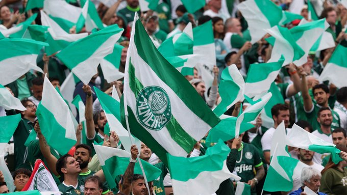 Gran cantidad de hinchas del Palmeiras asistieron al juego. Previamente hubo banderazo de los hinchas