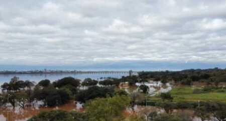 Paso de los Libres activa evacuaciones por la crecida del río Uruguay: el agua ya superó los 9 metros paso de los libres