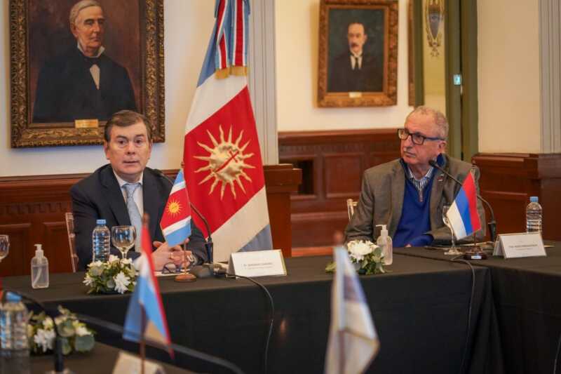 Con Passalacqua, gobernadores reclaman una tarifa diferencia de electricidad 2 Hugo Passalacqua destacó el ambiente "federalista" del encuentro y los reclamos a Nación