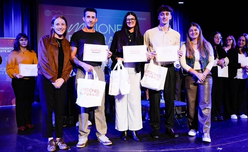 Paula Franco: “Misiones Futura llevó herramientas de IA a más de 1300 emprendedores de la provincia” 3 Según detalló Franco, Misiones Futura tuvo una alta participación: más de 1300 personas asistieron a los encuentros presenciales en distintas localidades