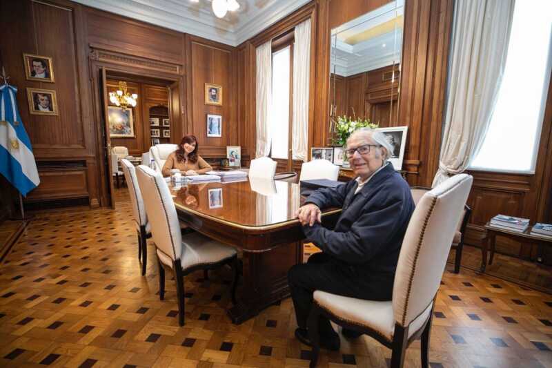 Pérez Esquivel en Radio Up: “Lo de Cristina es una proscripción política armada como ocurrió con Lula” 2 Perez Esquivel con la expresidenta en el despacho del Senado nacional que ocupó hasta 2023 en el Congreso