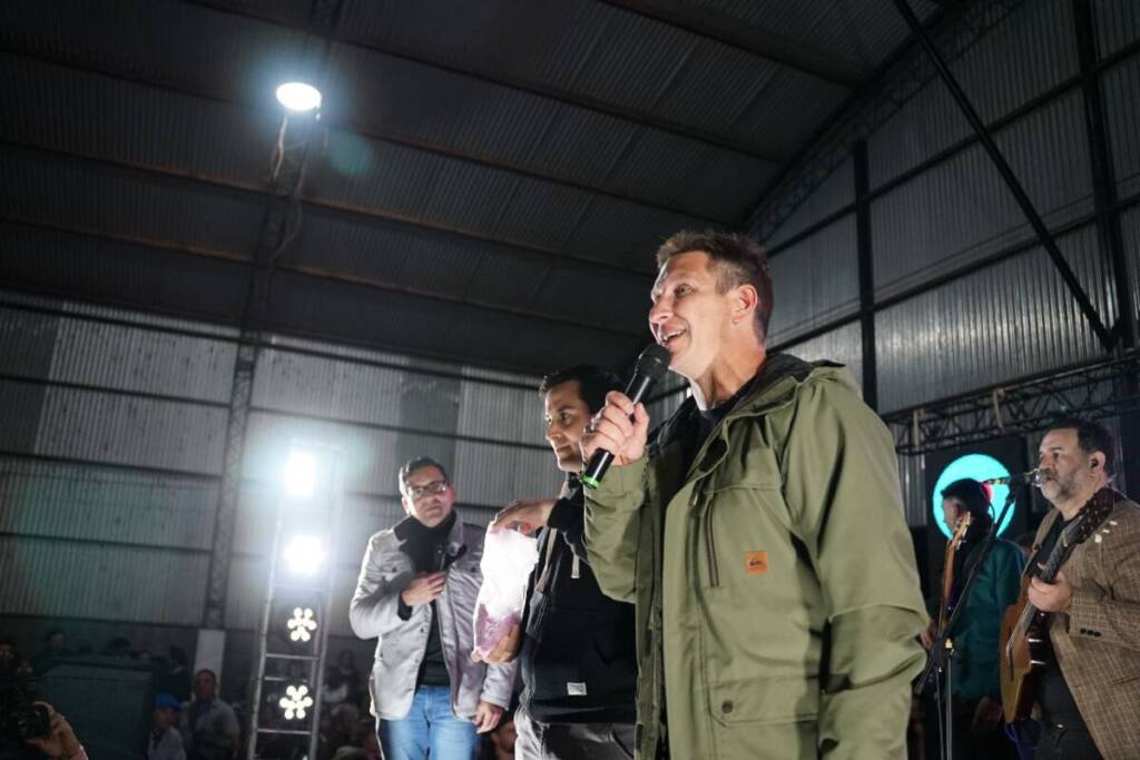 Multitudinaria Enchamigada Popular en Itaembé Miní: Chamamé, comunidad y compromiso barrial 5 Sebastián Macias, primer candidato a diputado provincial del Frente Renovador, presente en la Enchamigada de Chamameceros Sangre Nueva