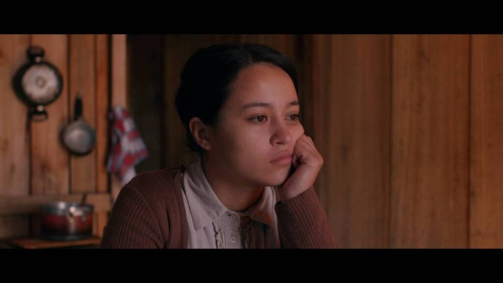 “Por tu bien”: El thriller misionero de Axel Monsú que sacude con su estreno nacional 4 La protagonista, Zulma, interpretada por Sabrina Melgarejo, es una adolescente que crece en una comunidad aislada, regida por normas impuestas desde el miedo.