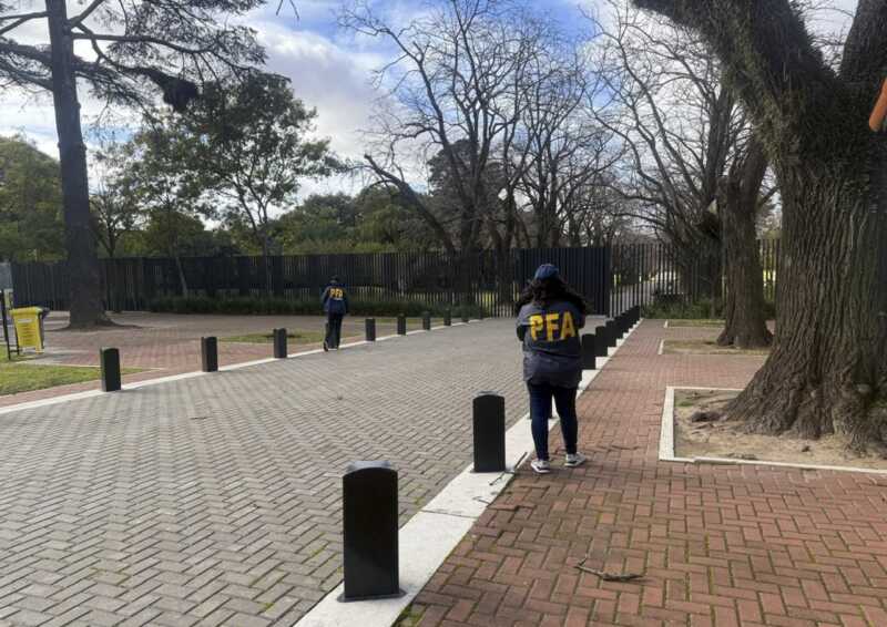 La Brigada Antiexplosivos de la PFA actúa ante cada amenaza con los mismos estándares de rigor, a fin de garantizar la seguridad del personal y las instalaciones gubernamentales.