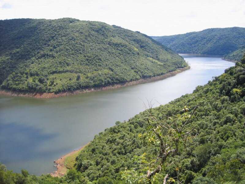 Continúa la búsqueda del joven pescador que cayó al río Uruguay en El Soberbio 2 Guillermo Martins de Olivera es oriundo de El Soberbio y, según relataron allegados, salió a pescar por la tarde del sábado junto a su amigo, como lo hacían frecuentemente.