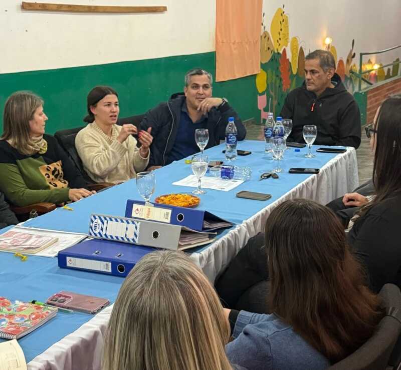 Roberto Padilla: “El alcohol es la puerta de entrada al consumo problemático en adolescentes” 5 Roberto Padilla señaló que las apuestas online se están consolidando como una nueva forma de adicción: “Muchos padres creen que sus hijos están con el celular haciendo tareas, pero en realidad están apostando en plataformas digitales”.