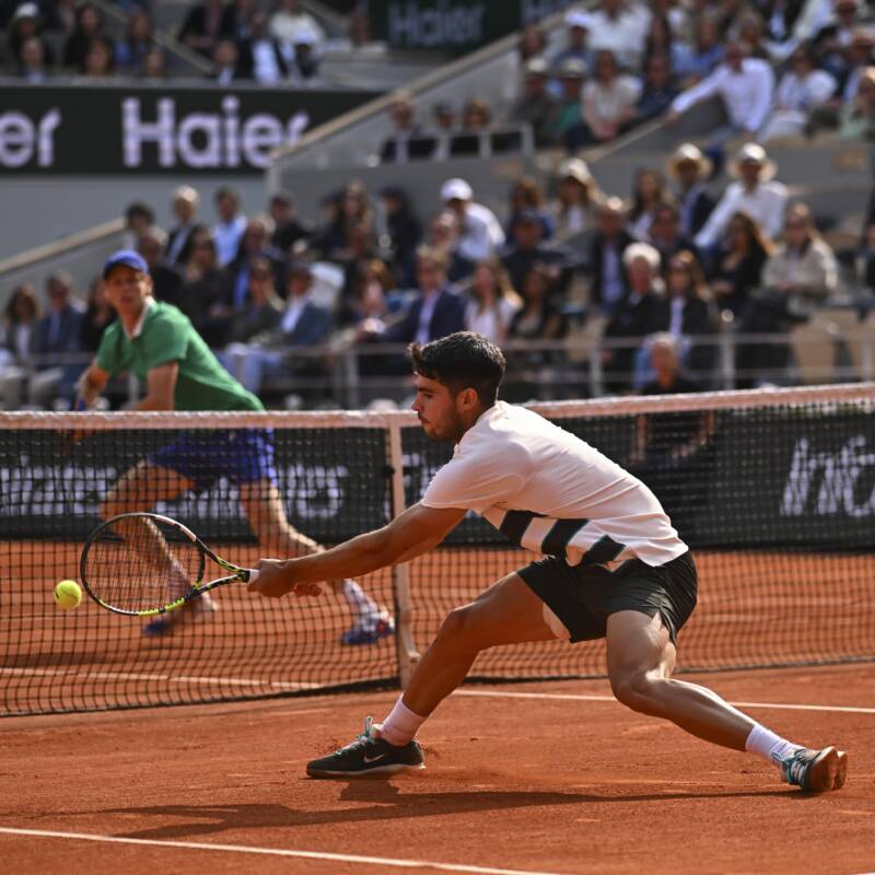 Carlos Alcaraz venció a Sinner en una final épica y se consagró campeón de Roland Garros 2025 2 En el tie-break final, Alcaraz fue una máquina: sacó una diferencia de 6-0, casi irremontable, y cerró el partido con autoridad, ganando 10-2 en el desempate.