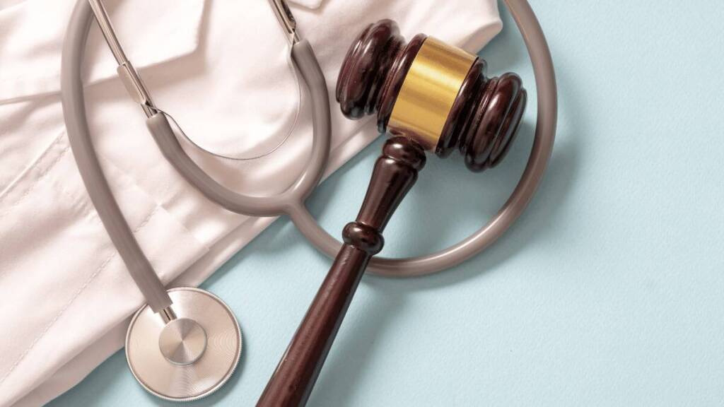 El Gobierno creó el procedimiento de mediación prejudicial en salud para descomprimir el sistema judicial 6 En el fuero civil y comercial federal, las causas por amparos de salud pasaron de 1.130 en 2011 a 5.474 en 2018.