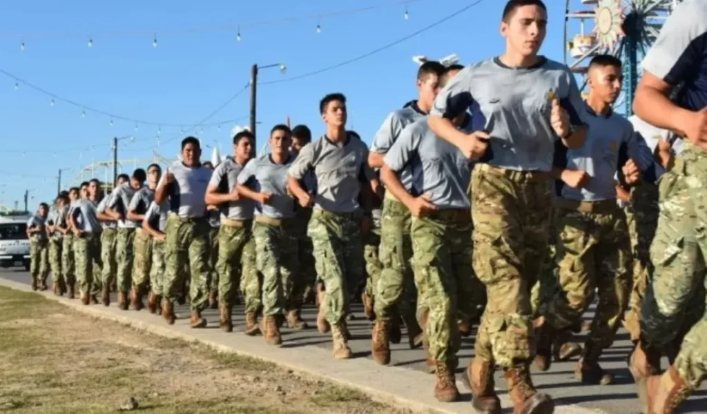 Con esta actualización, el Gobierno busca profesionalizar el Servicio Militar Voluntario y convertirlo en una vía real de formación, desarrollo personal y salida laboral para miles de jóvenes en todo el país.