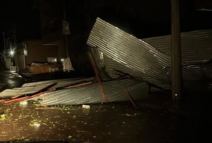 Localidades del norte de Misiones quedaron sin energía eléctrica tras el temporal 4 El temporal causó destrozos en el norte misionero