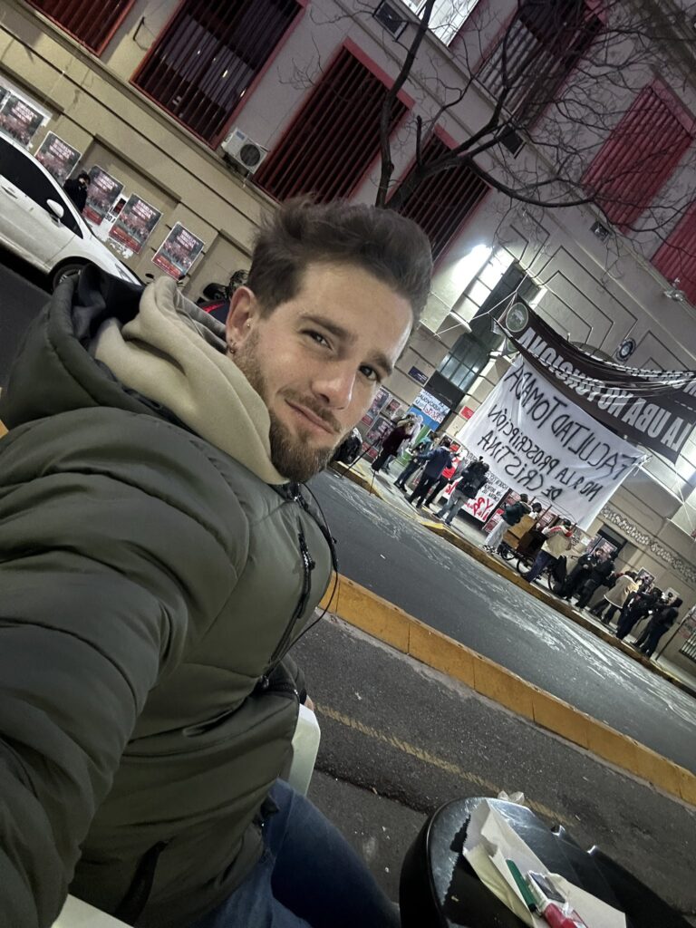 Echaron a un periodista de La Nación+ por festejar la condena contra Cristina Kirchner 2 El periodista Tomás Díaz Cueto despedido de La Nación +