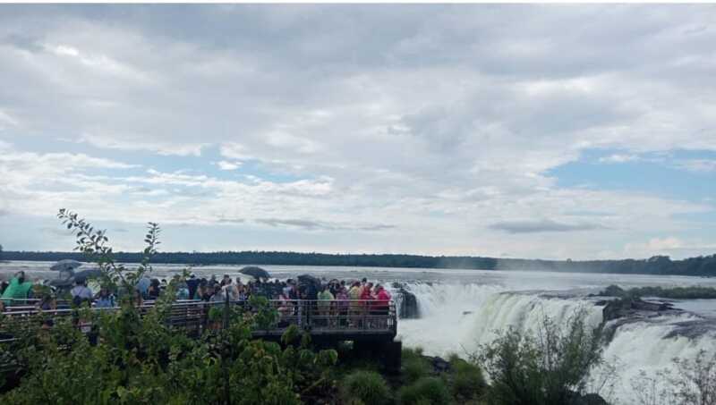 Feriado de junio: Misiones alcanzó el 80% de ocupación turística y fue uno de los destinos más elegidos del país 2 Puerto Iguazú alcanzó una ocupación del 75%, consolidándose nuevamente entre los destinos más elegidos del país, posicionando a Misiones