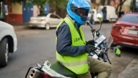 Uber Stop Chat: la función en motos que evita accidentes La economía cotidiana se sostiene, cada vez más, sobre la suma de trabajos y el desgaste silencioso.