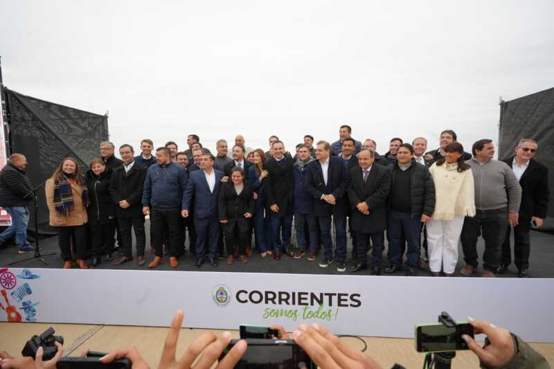 Valdés inauguró con Macri el nuevo puerto de Ituzaingó y marcó un antes y un después en la logística del Norte Grande 3 “Hoy es un hito. Esta obra no solo empuja el desarrollo de Ituzaingó, sino de toda la región. Corrientes tiene que levantar la cabeza y ser consciente de su potencial de escala mundial”, afirmó Valdés