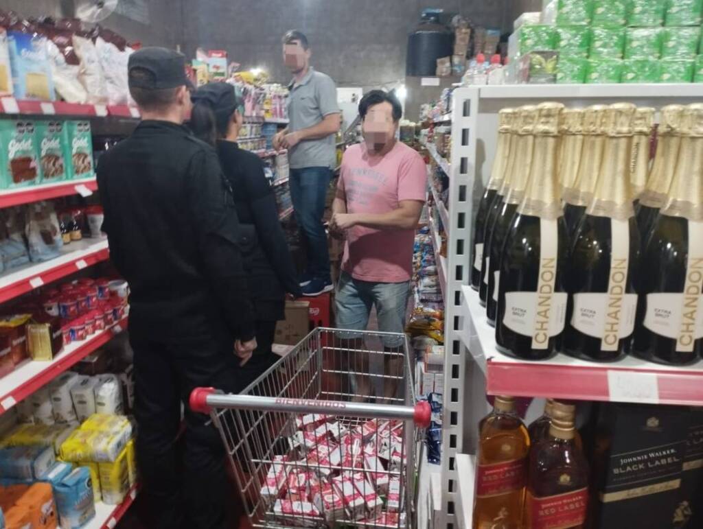 Desde 48 horas antes del comicio (veda electoral) está prohibido (art. 66 y 83) vender alcohol hasta 3 horas después de la votación.