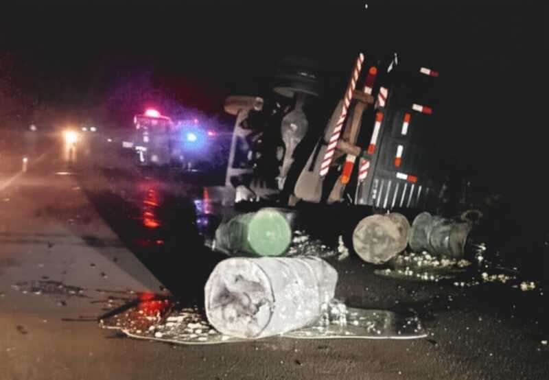 Despiste y vuelco de camión en la RN14: tránsito reducido 4 1000701121 - 3